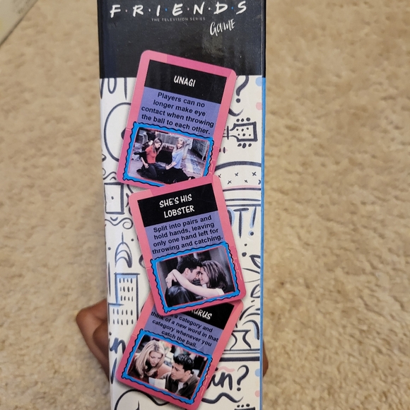 FRIENDS The One With The Ball Game - Picture 4 of 5